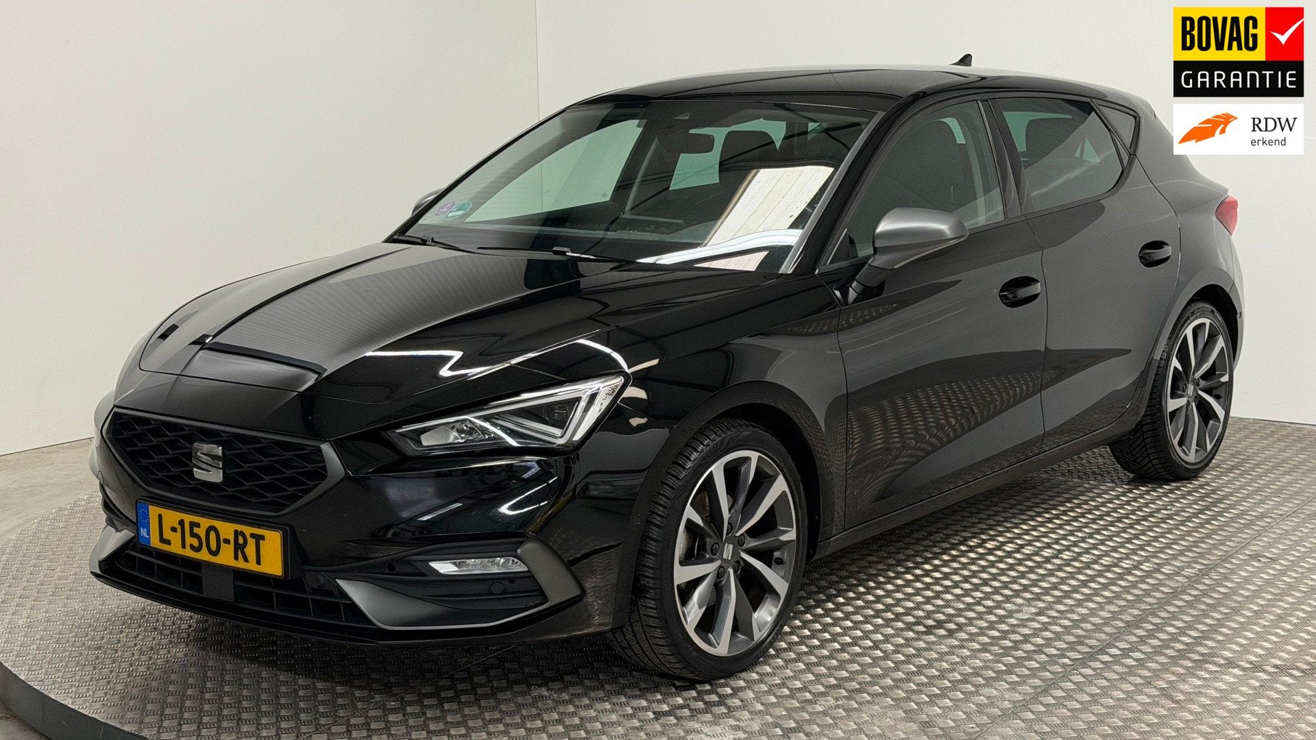 Seat Leon 1.5 eTSI FR Launch Edition benzine automaat parkee, Auto's, 4 cilinders, 150 pk, Zwart, Bedrijf