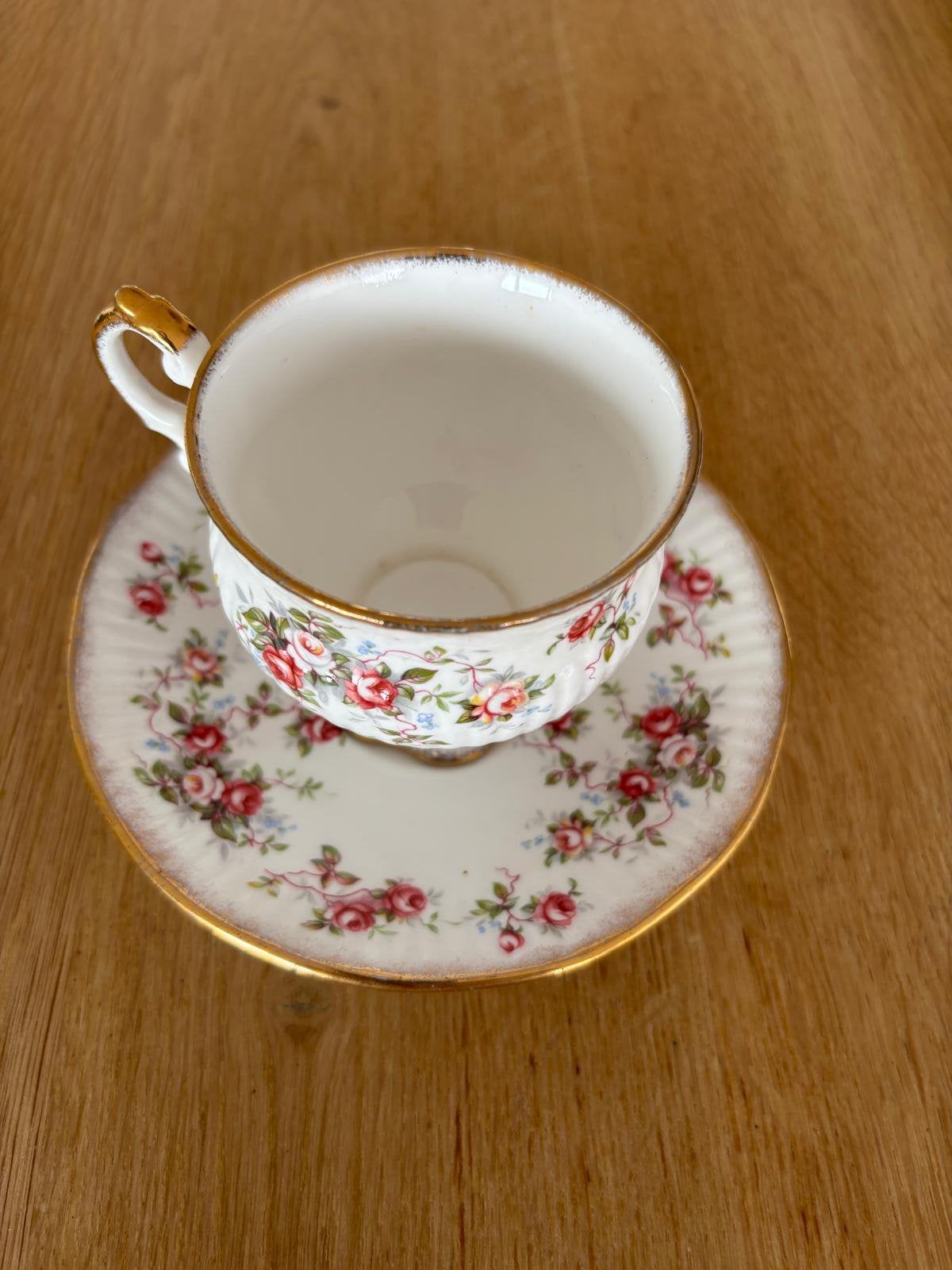 Koffiekopje Elizabethan Rosamund, Antiek en Kunst, Antiek | Servies los, Ophalen of Verzenden