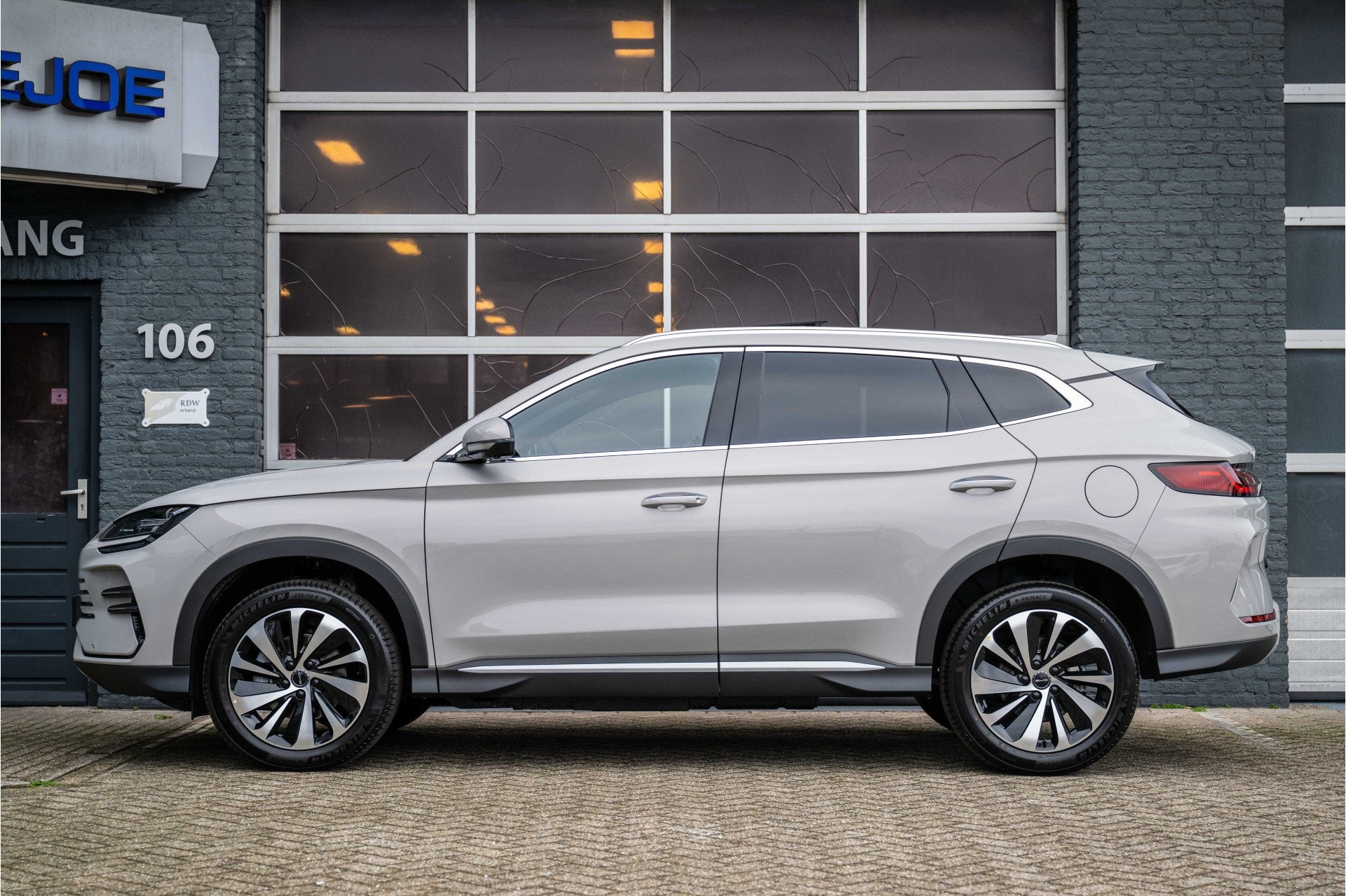 BYD SEAL U 1.5 T DM-i AWD, NIEUW NIEUW ! 4x4 Design, 324PK,, Automaat, Seal U, Zwart, Bedrijf
