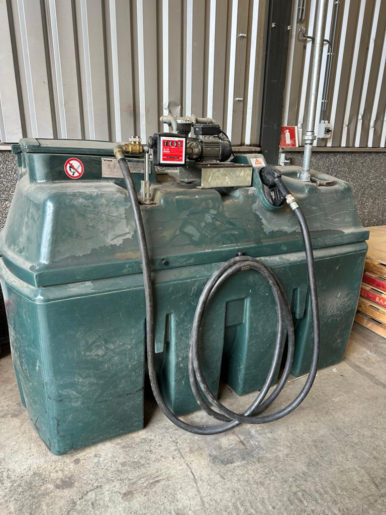 Dieseltank 2300 liter met pomp, Ophalen of Verzenden