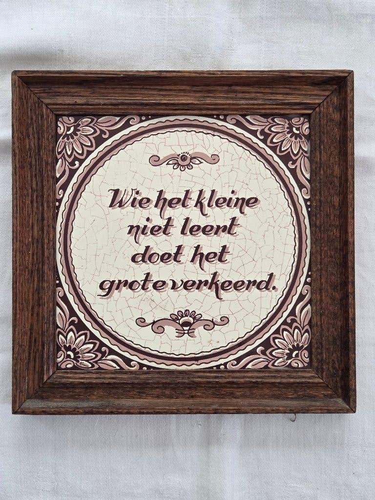 Spreuktegel Wie het kleine niet leert doet het grote verkeer, Ophalen of Verzenden