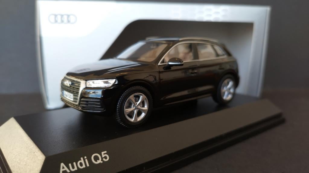 Audi Q5 myth Black 1:43 i-scale Audi Collection Pol, Overige merken, Auto, Verzenden, .