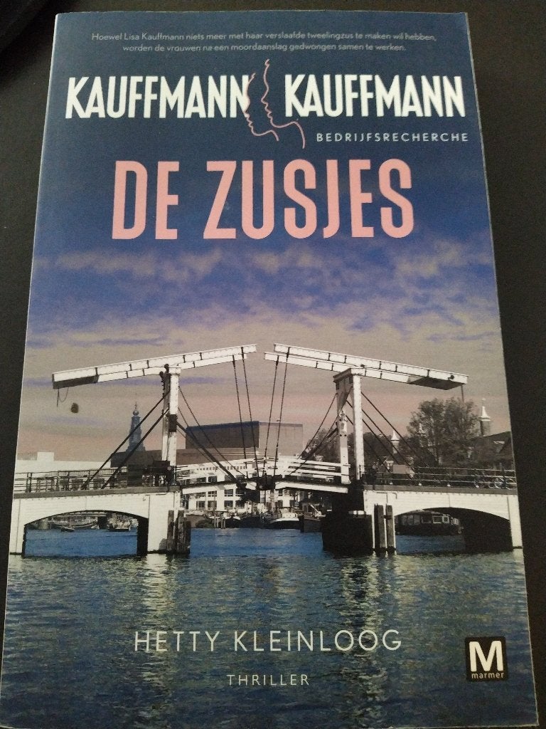 Hetty kleinloog - kauffmann en kauffmann - de zusjes, Ophalen of Verzenden, Zo goed als nieuw