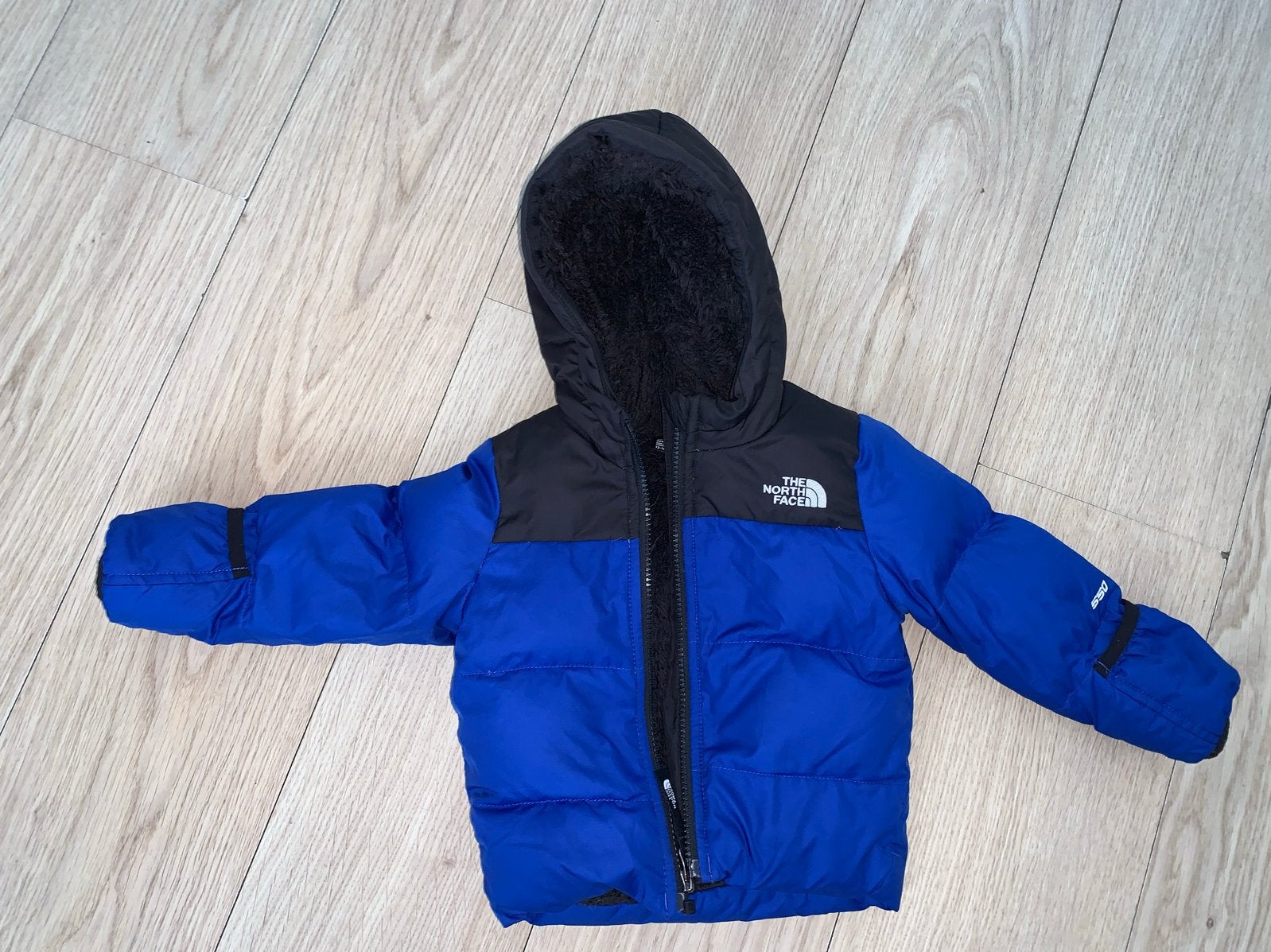 The North Face 550 Puffer Jas Blauw Zwart Kinderen van, Kinderen en Baby's, Babykleding | Maat 86, Ophalen of Verzenden, Zo goed als nieuw