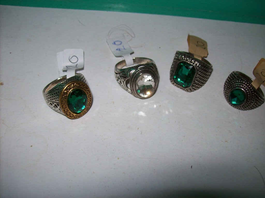 Ringen 4 x Zilver/Goudtint Mooie Steen Kristal Maat 20, Overige kleuren, 20 of groter, Nieuw, Ophalen of Verzenden