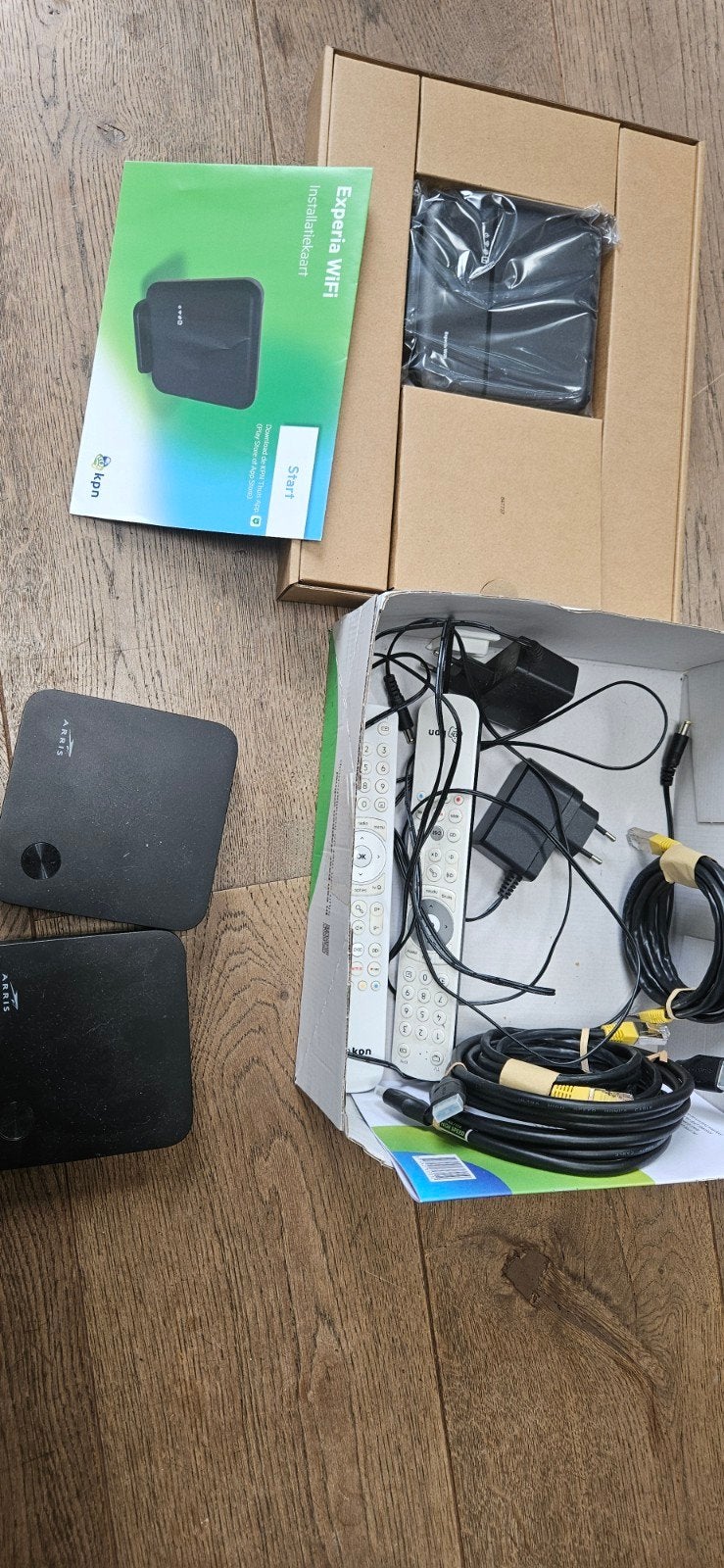 KPN Experia WiFi (3 stuks) + 2 afstandsbedieningen, Ophalen of Verzenden