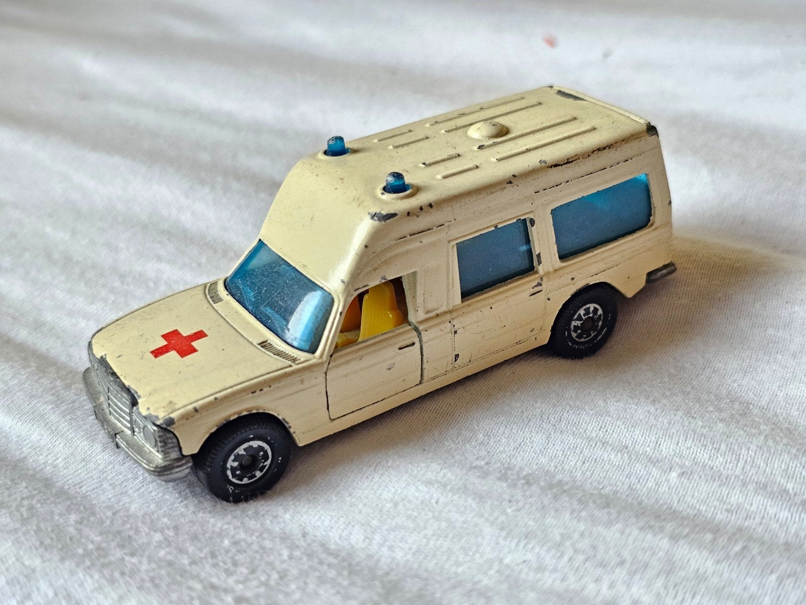Siku Mercedes-Benz Ambulance (Binz) - Made in W-Germany, Ophalen of Verzenden, Gebruikt, Bus of Vrachtwagen