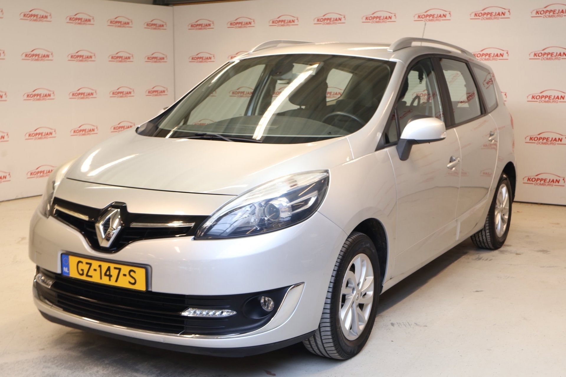 Renault Grand Scénic 1.2 TCe Bose NL Auto|5 personen| Trekh, Stof, Gebruikt, Zwart, 4 cilinders