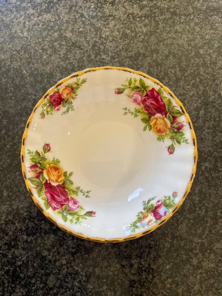 Royal Albert schaaltje, Huis en Inrichting, Keuken | Servies, Nieuw, Ophalen of Verzenden, Overige stijlen, Kop(pen) en/of Schotel(s)