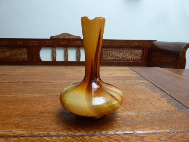 Vintage opaline vaasje, 20 cm., Antiek en Kunst, Ophalen of Verzenden