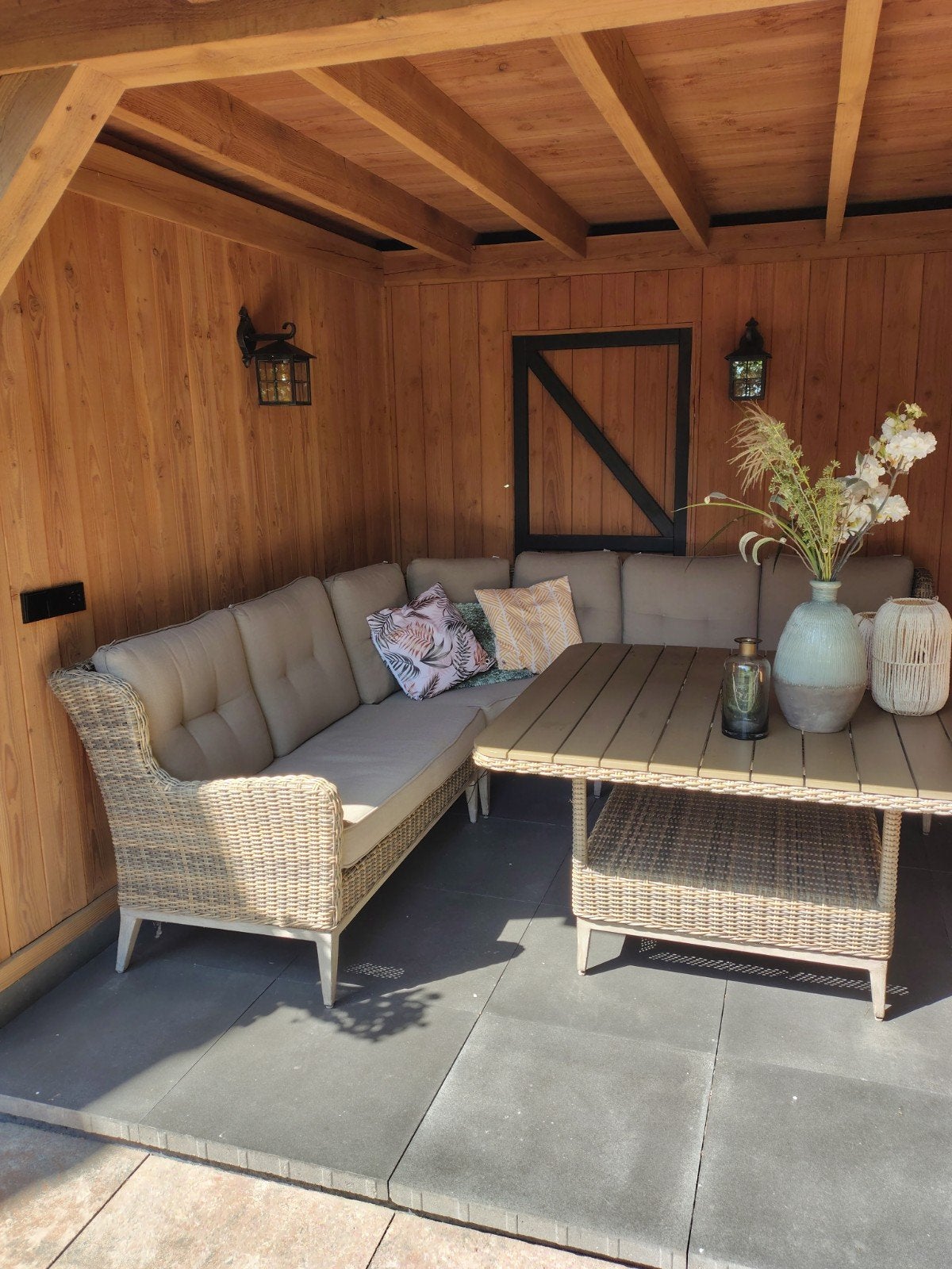 NETTE 4 DELIG LOUNGSET INCL KUSSENS MET HOGE TAFEL., Ophalen, 5 zitplaatsen, Gebruikt, Loungeset