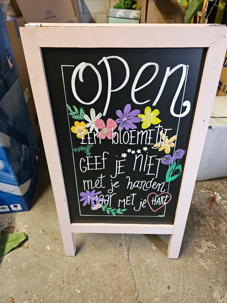 Klein stoepbord bloemist, Ophalen