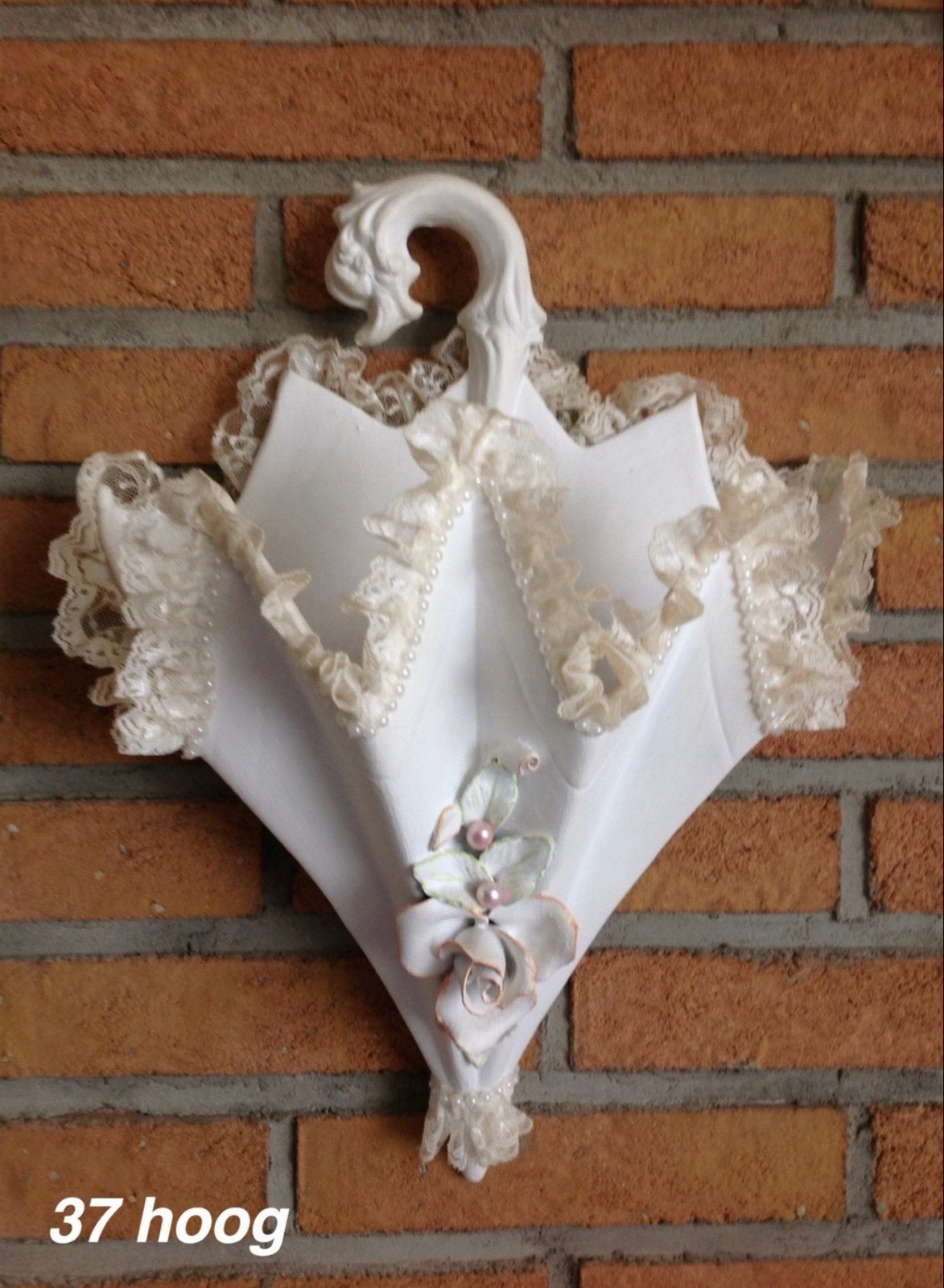 Decoratieve paraplu wanddecoratie met kant en parels, Ophalen, Brocante, Zo goed als nieuw, Wit