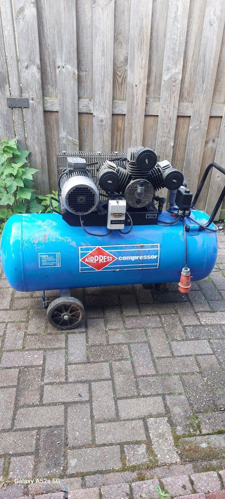 Airpress compressor, Doe-het-zelf en Verbouw, Compressors, 100 liter of meer, Ophalen of Verzenden, Gebruikt