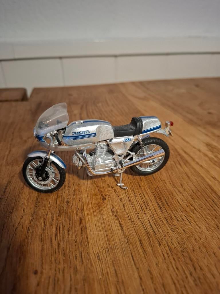 Miniatuur Ducati motorfiets - ca. 10 cm lang, Overige merken, Gebruikt, 1:50 of kleiner, Overige typen