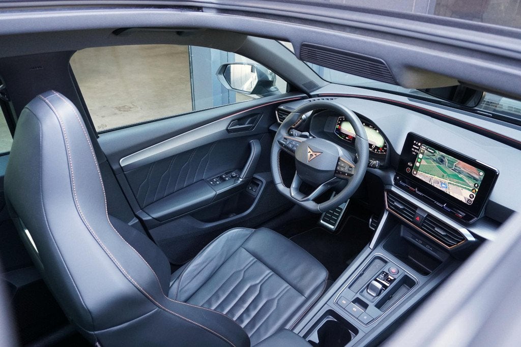 CUPRA Leon Sportstourer 1.4 e-Hybrid VZ Copper Edition 245pk, Auto's, Cupra, Gebruikt, 4 cilinders, Leon, Zwart