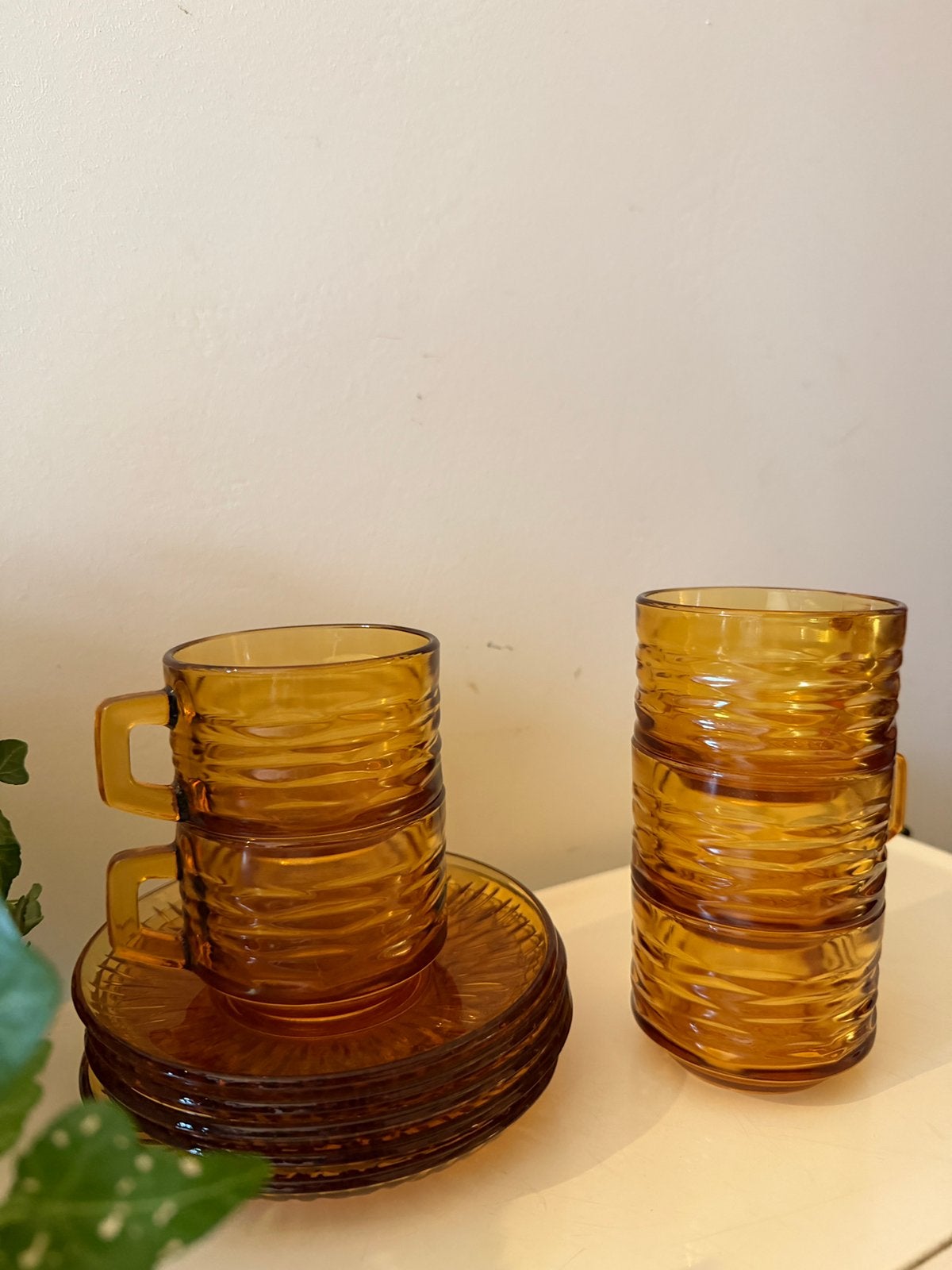 Set van 5 amberkleurige espresso kop em schotels, Ophalen of Verzenden