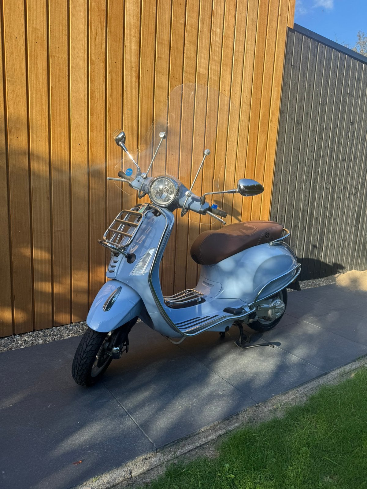 Blauwe vespa primavera, Ophalen, Zo goed als nieuw, Benzine, Vespa