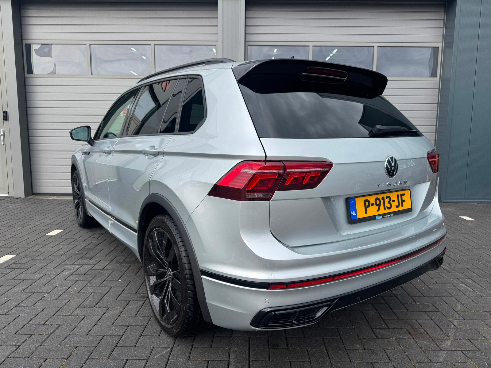 Volkswagen Tiguan 1.5 Tsi R Line 2022, Automaat, Particulier, Dealer onderhouden, SUV of Terreinwagen