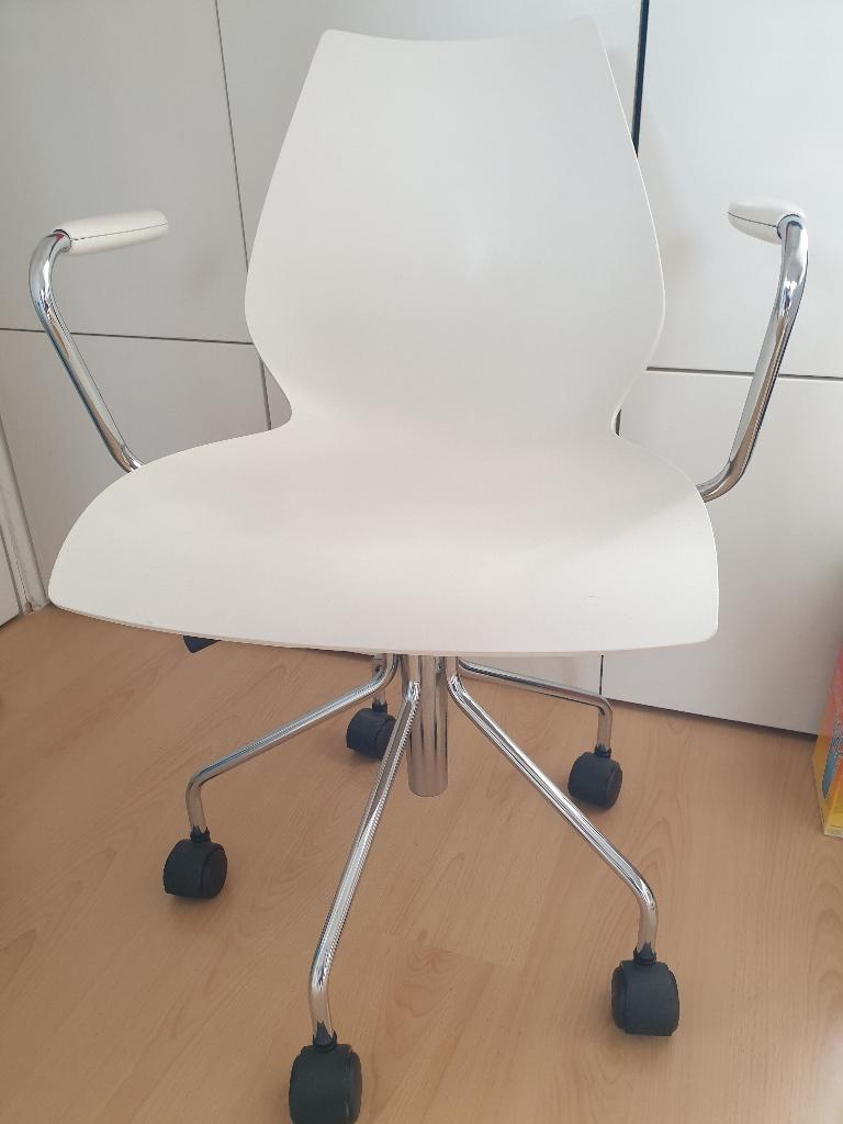 Kartell maui Bureaustoel met wielen, armleuning en hoog/laag, Huis en Inrichting, Ophalen, Zo goed als nieuw, Wit, Bureaustoel