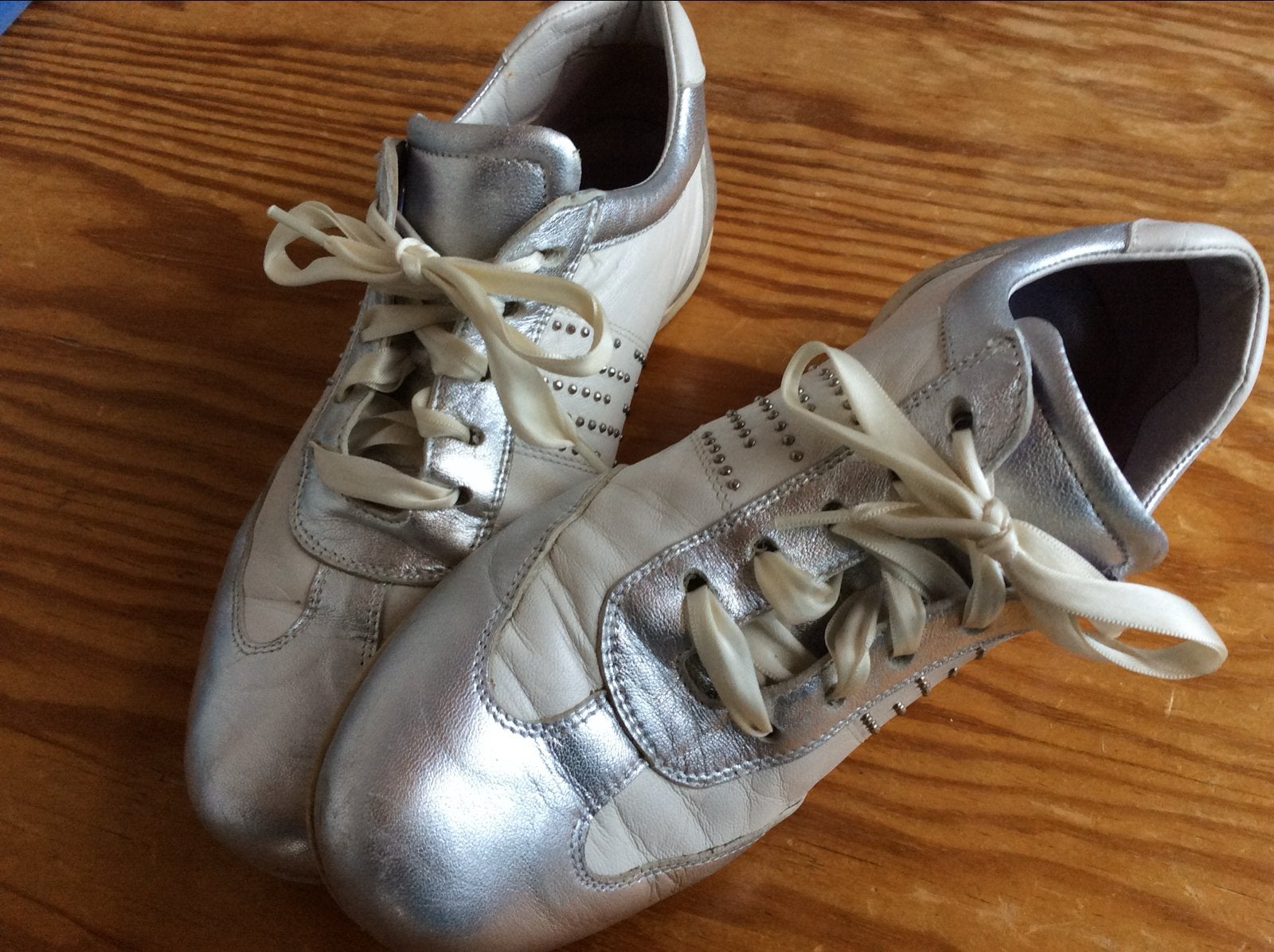 VOLARE Damesschoenen wit/zilver maat 38 met kraaltjes, Kleding | Dames, Ophalen of Verzenden, Wit, Sneakers of Gympen