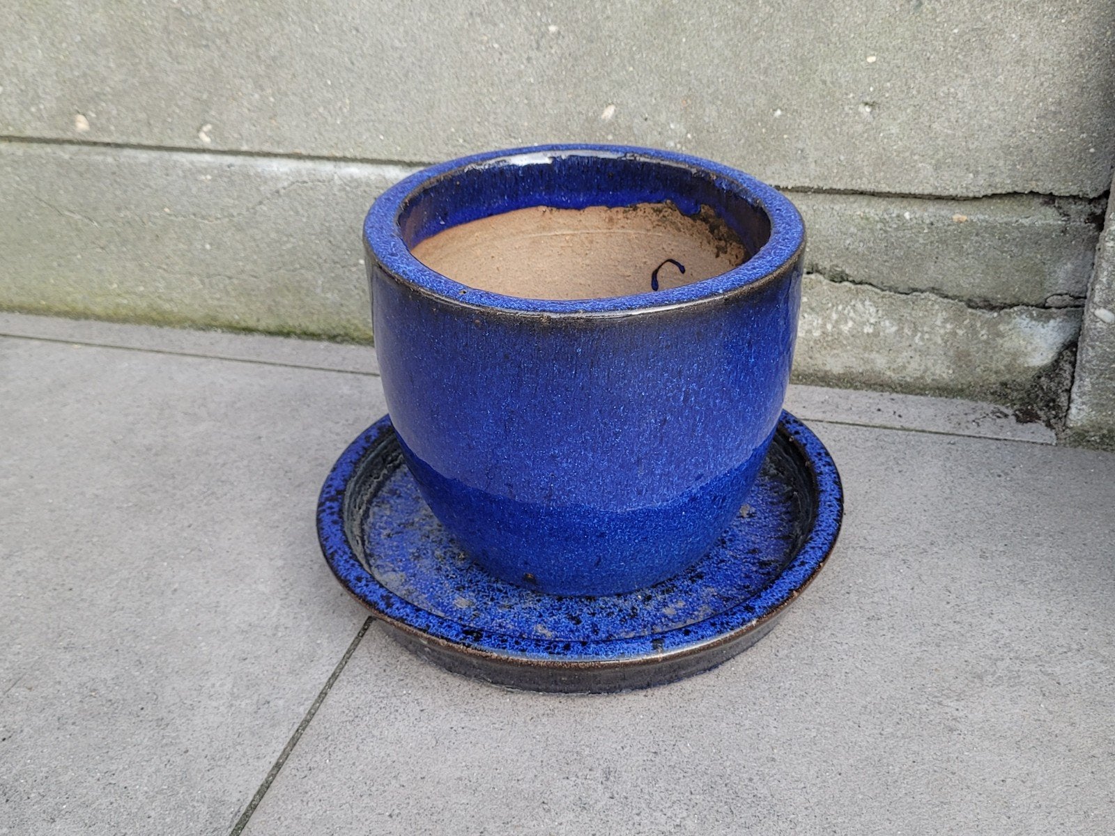 Mooie blauwe bloempot met schotel - Gebruikt, Gebruikt, Rond, Minder dan 40 cm, Balkon