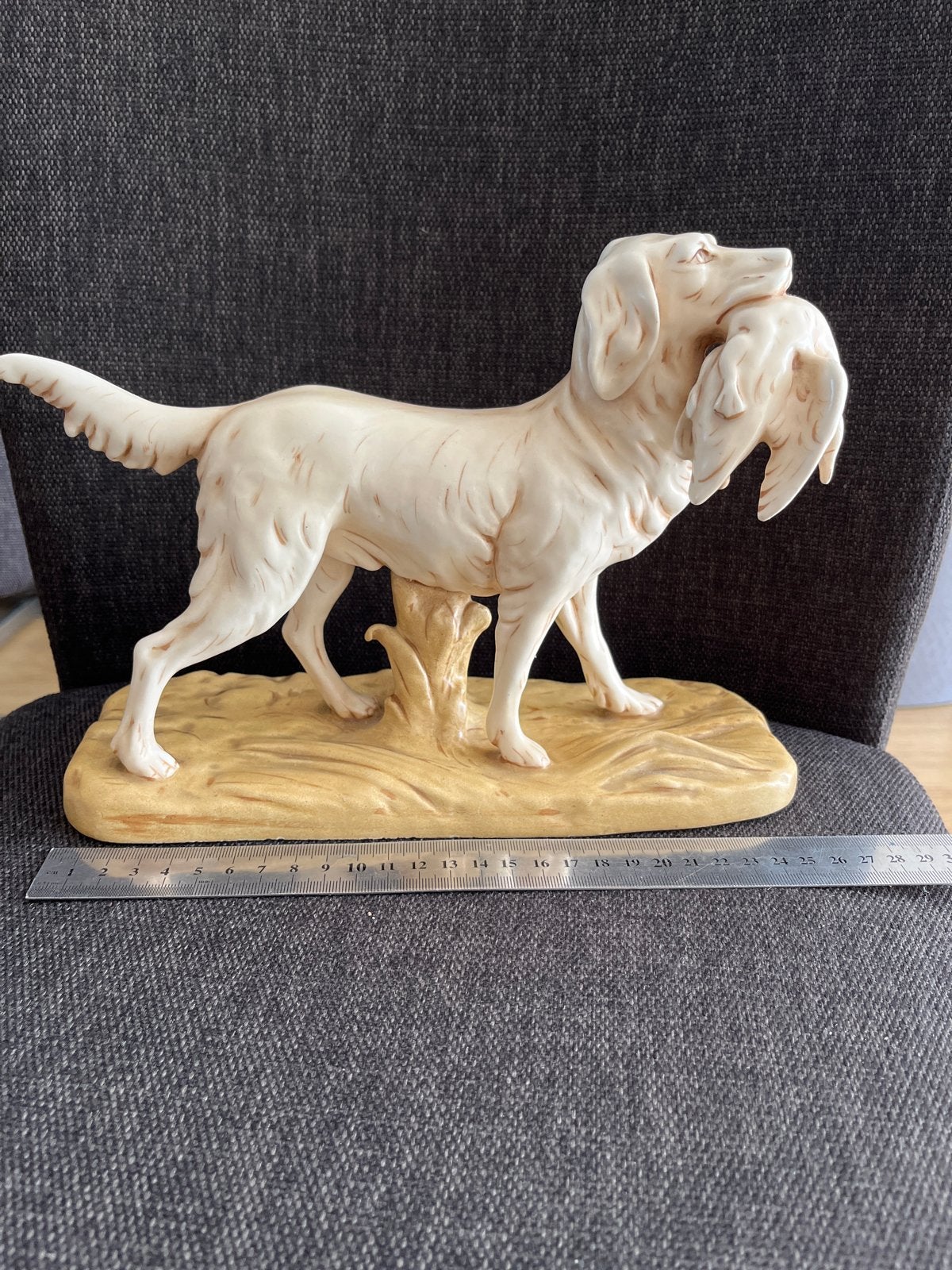 Vintage beeld: Hond (setter) met gans in bek, Ophalen