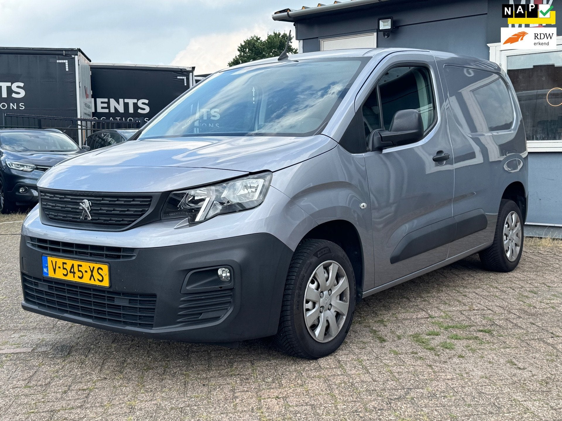 Peugeot Partner 1.6 BlueHDI Premium|Carplay|Airco|Navi|Cruis, Voorwielaandrijving, Stof, 4 cilinders, 23 km/l