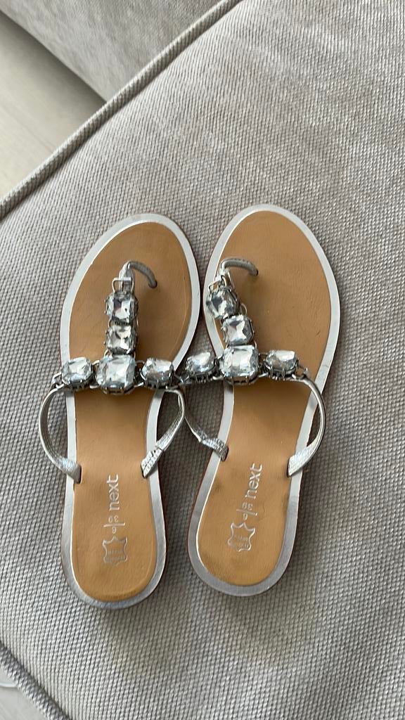 Next teenslippers, Ophalen, Zo goed als nieuw