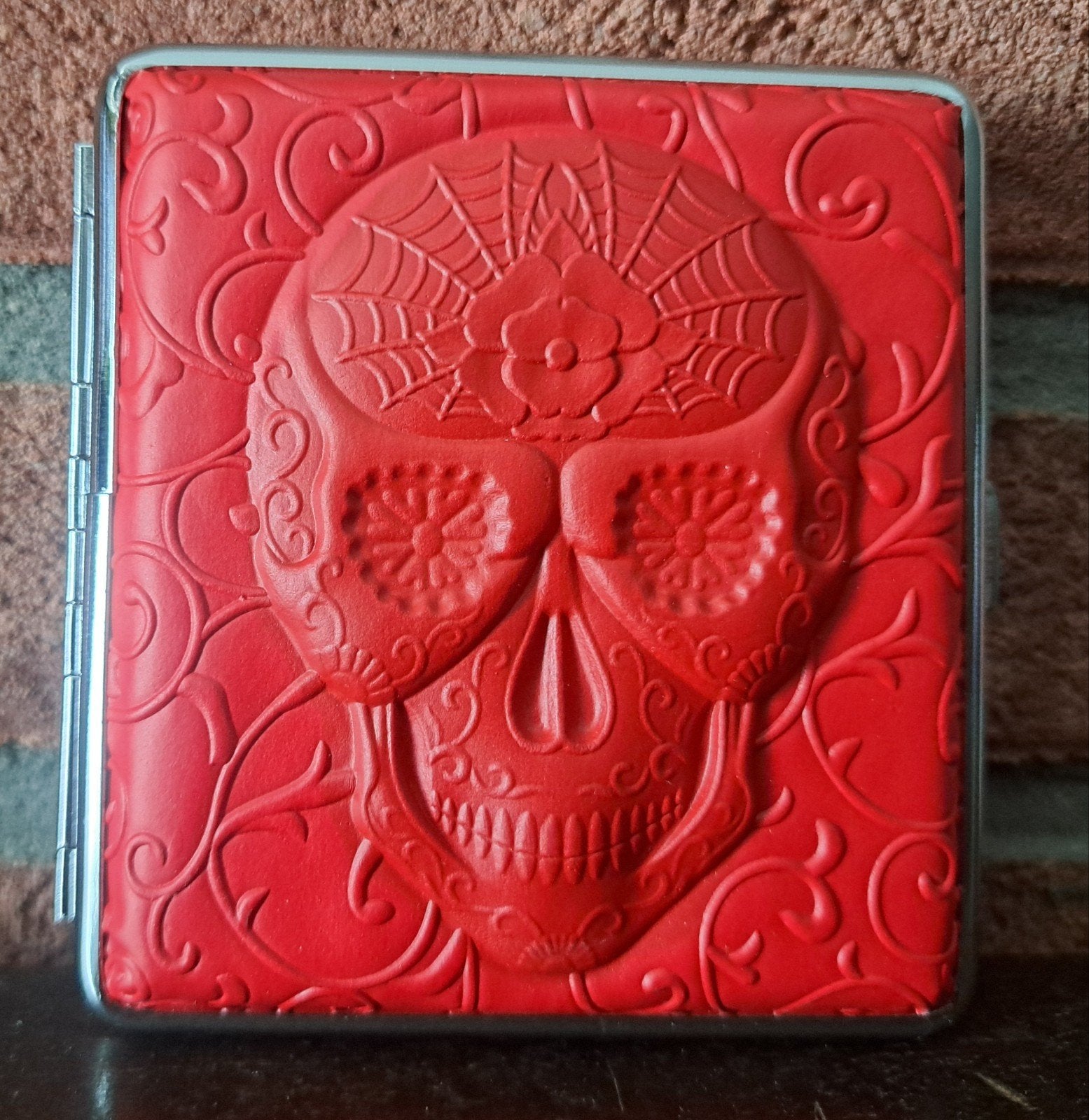 Metalen Skull sigarettenkoker voor 20 sigaretten, rood., Ophalen of Verzenden, Nieuw, Overige typen