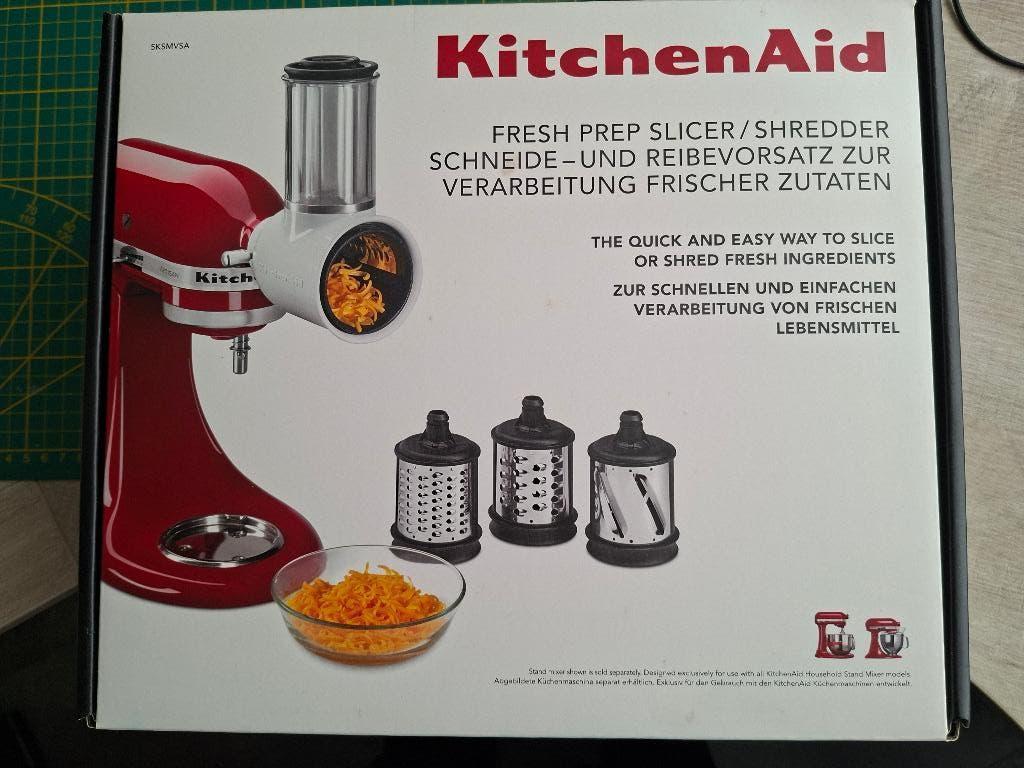 Nieuw in verpakking Groenterasp (KitchenAid) met 3 trommels., Witgoed en Apparatuur, Keukenmixers, 4 liter of meer, Nieuw, 3 snelheden of meer