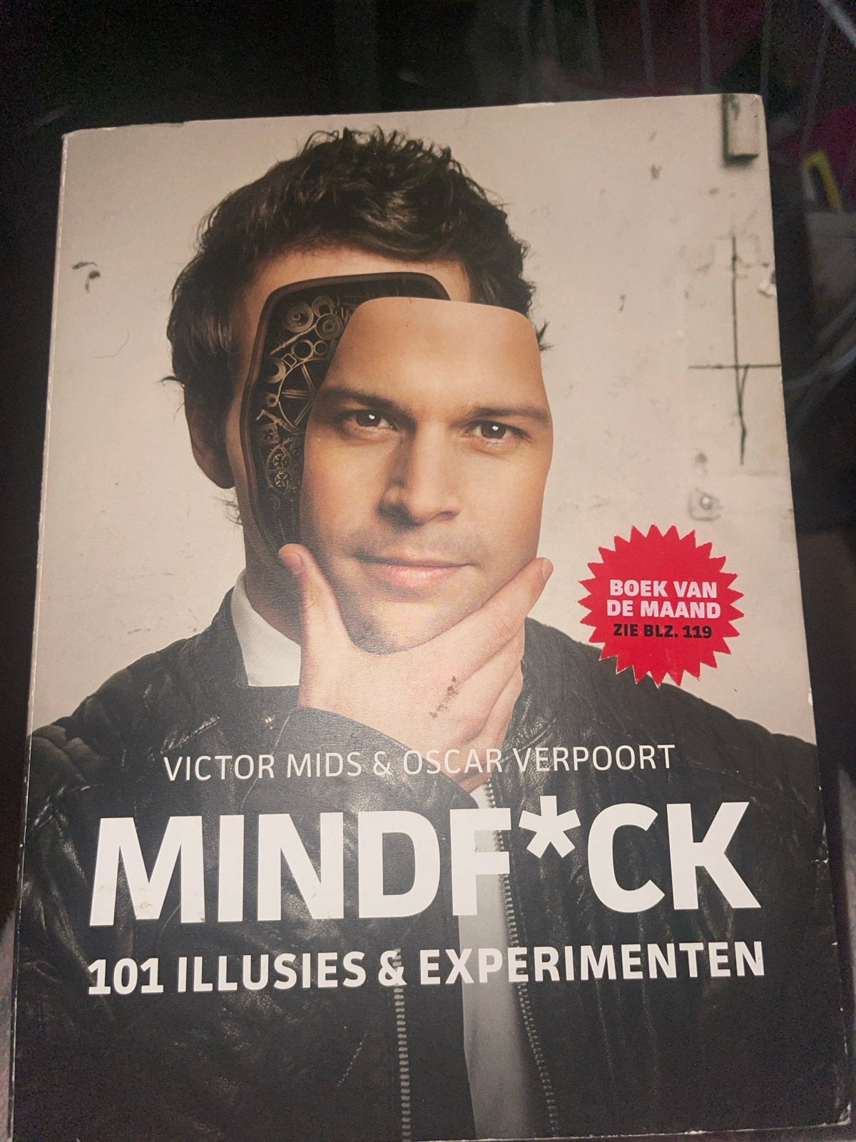 Mindf*ck: 101 Illusies & Experimenten - Victor Mids, Boeken, Ophalen of Verzenden, Gelezen, Nederland