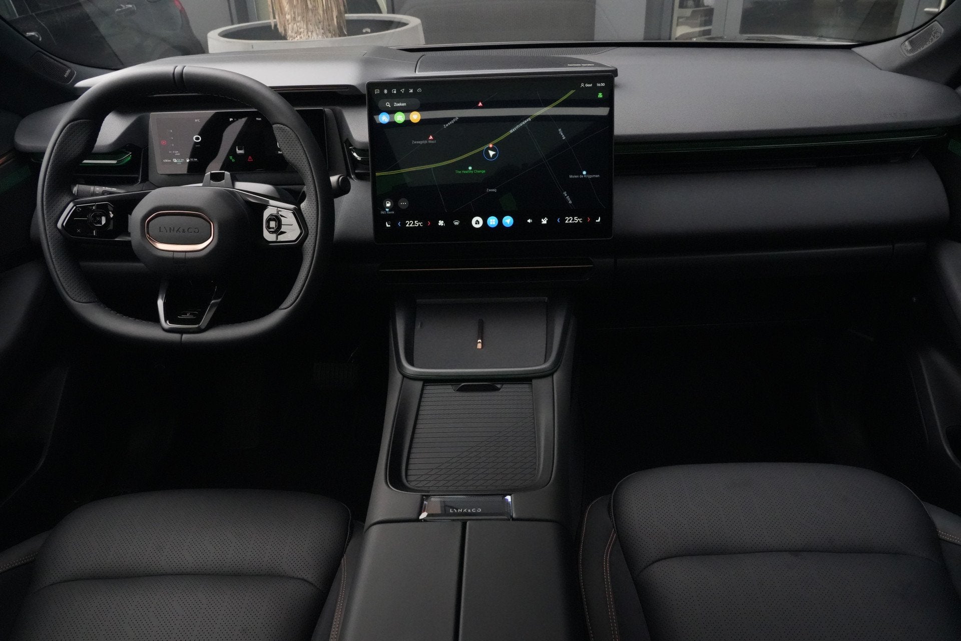 Lynk & Co 08 1.5 More | 350 PK | 200 KM EV | PANO | HARMAN K, Auto's, Gebruikt, Zwart, Leder, Bedrijf