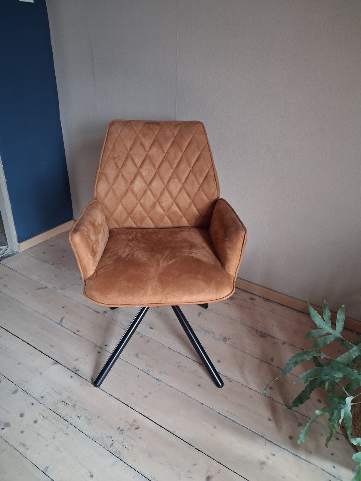 Comfortabele draaistoel voor bureau of eetkamer, Ophalen, Modern, Comfortabel, Gebruikt, Bruin