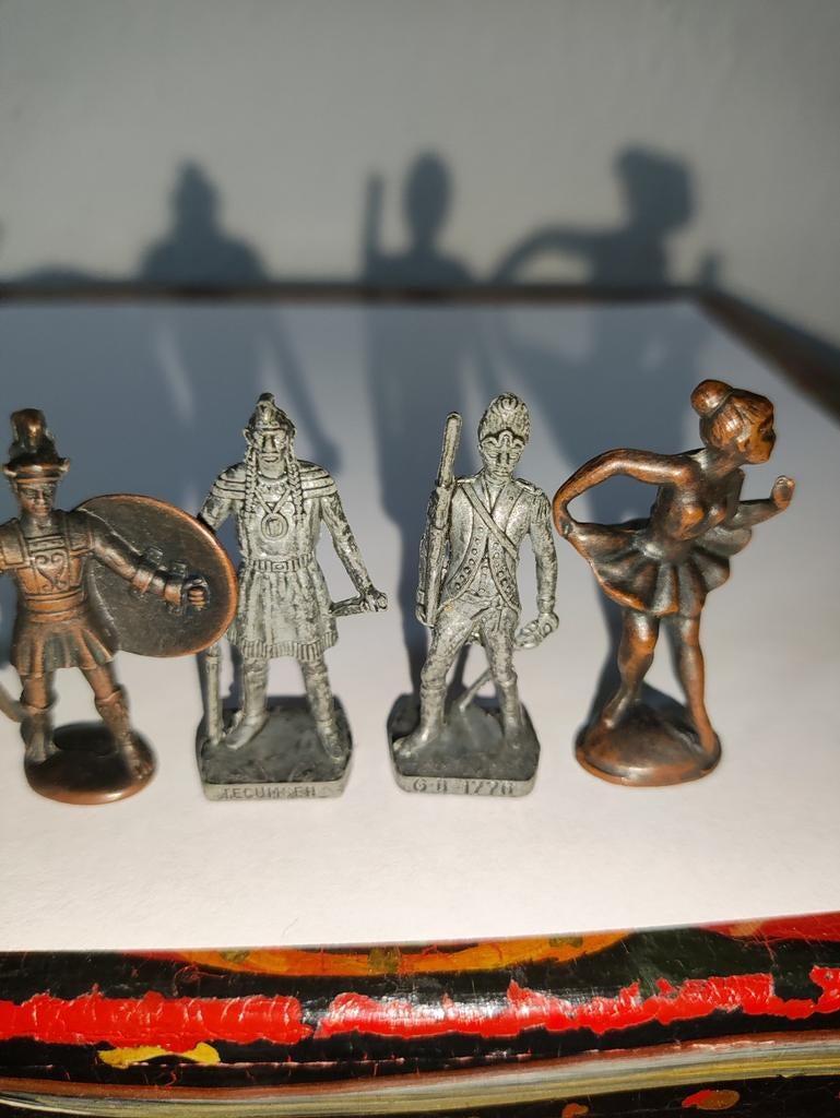 11 mooie metalen beeldjes van Ferrero (Kinder Surprise), Verzenden, Gebruikt