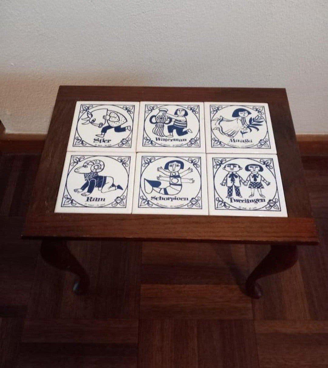 Vintage Bijzettafel sterrenbeeld tegels 29/33/40 geldrop, Antiek en Kunst, Ophalen