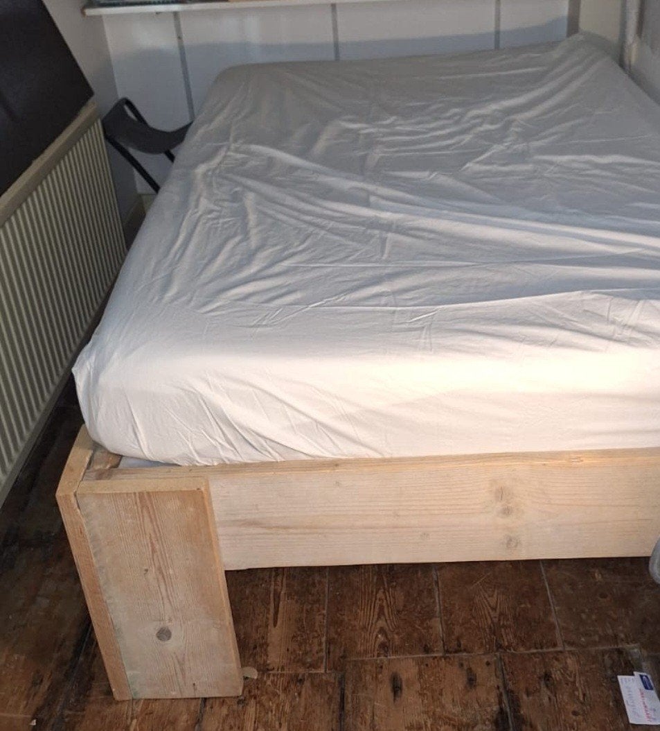 Steigerhouten bed, Huis en Inrichting, Slaapkamer | Boxsprings, Ophalen, Gebruikt, Beige, Twijfelaar
