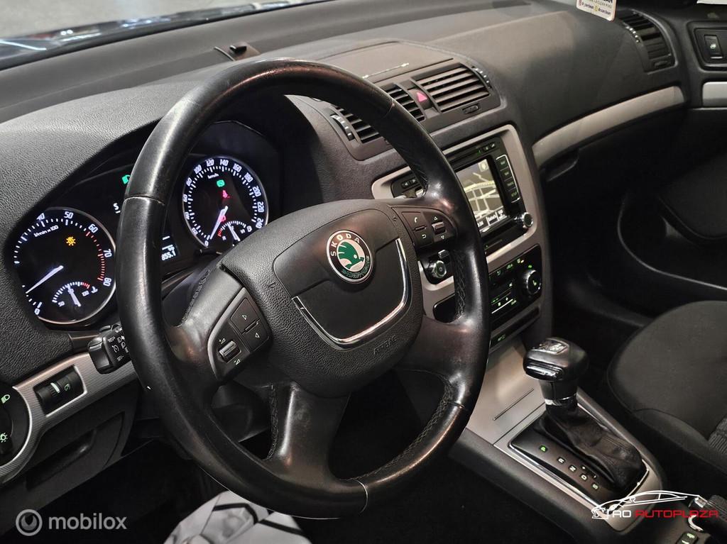 Skoda Octavia Combi 1.8 TSI Elegance Business Line Schuifdak, Auto's, Skoda, Euro 5, Zwart, 4 cilinders, 1290 kg