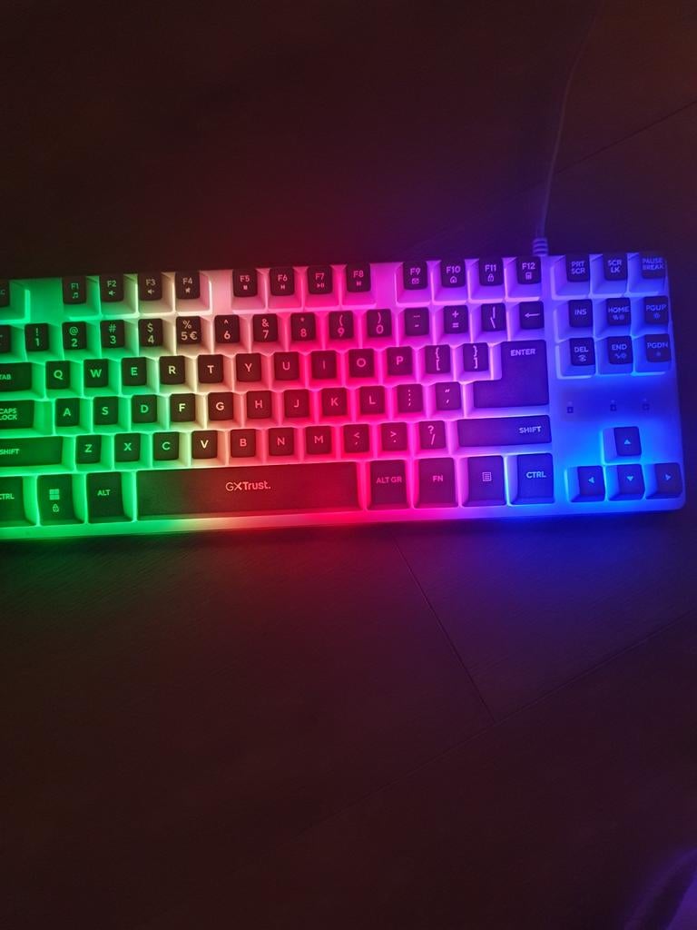 Trust GXT 830-RW Avonn Gaming Toetsenbord RGB, Computers en Software, Ophalen of Verzenden, Zo goed als nieuw, Trust, Qwerty