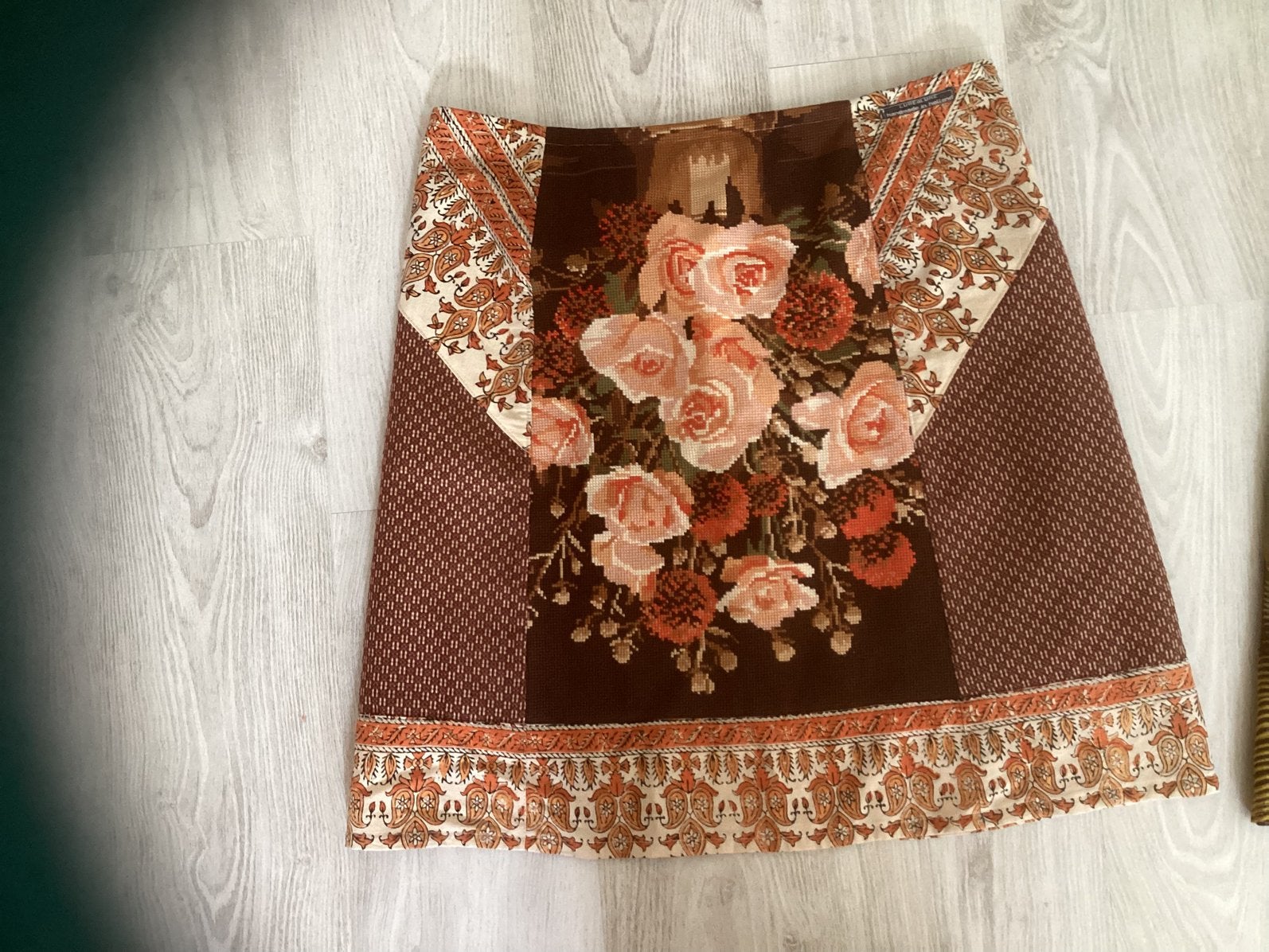 Lurealure, made in Holland, mt L 42), rozen borduur, gevoerd, Ophalen of Verzenden, Zo goed als nieuw, Maat 42/44 (L), Knielengte
