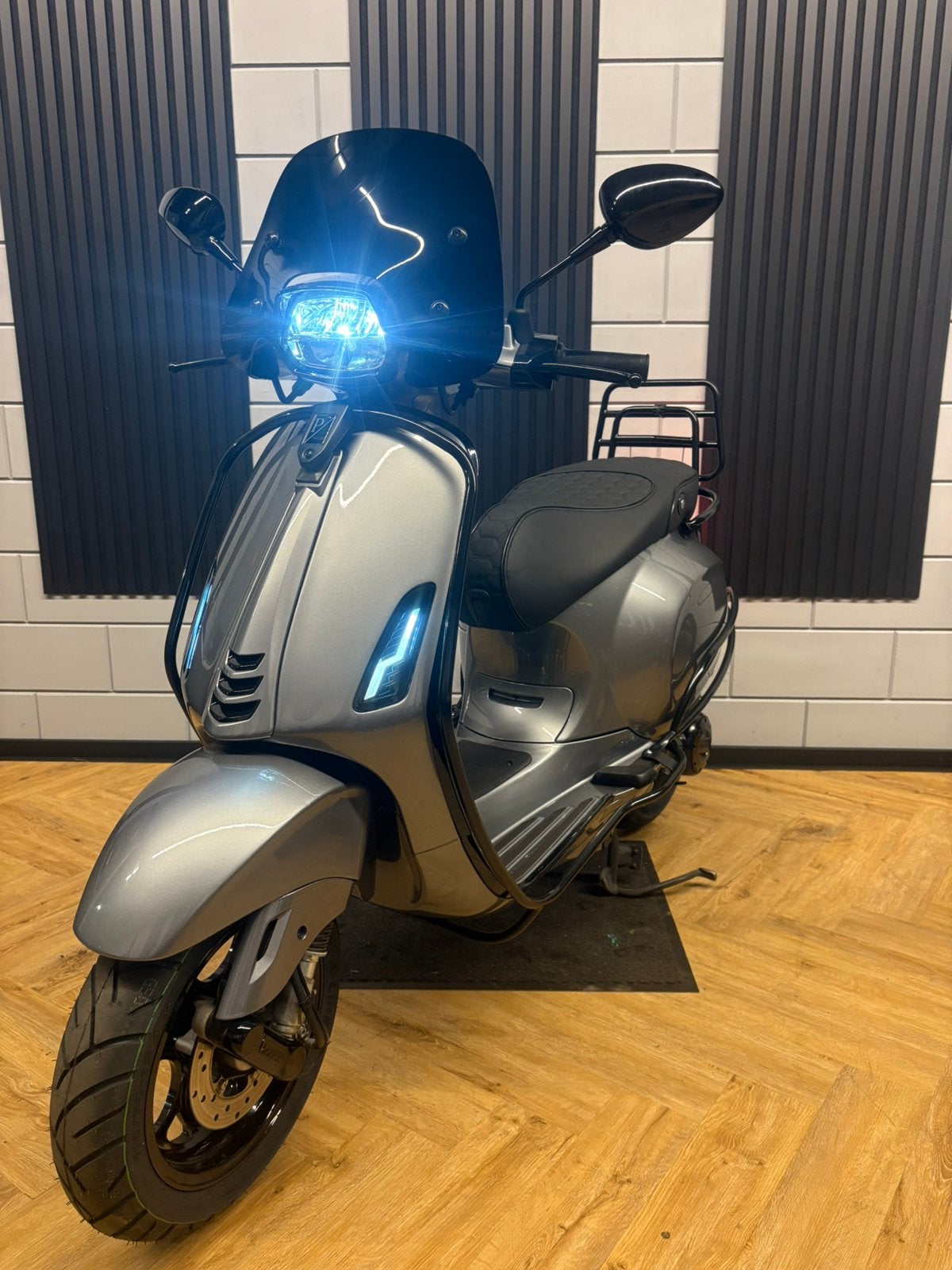 VESPA SPRINT 4T 3V BROM 2020 FULL OPTION PORSCHE AGAAT GRIJS, Fietsen en Brommers, Overige modellen, Maximaal 45 km/u, Ophalen of Verzenden