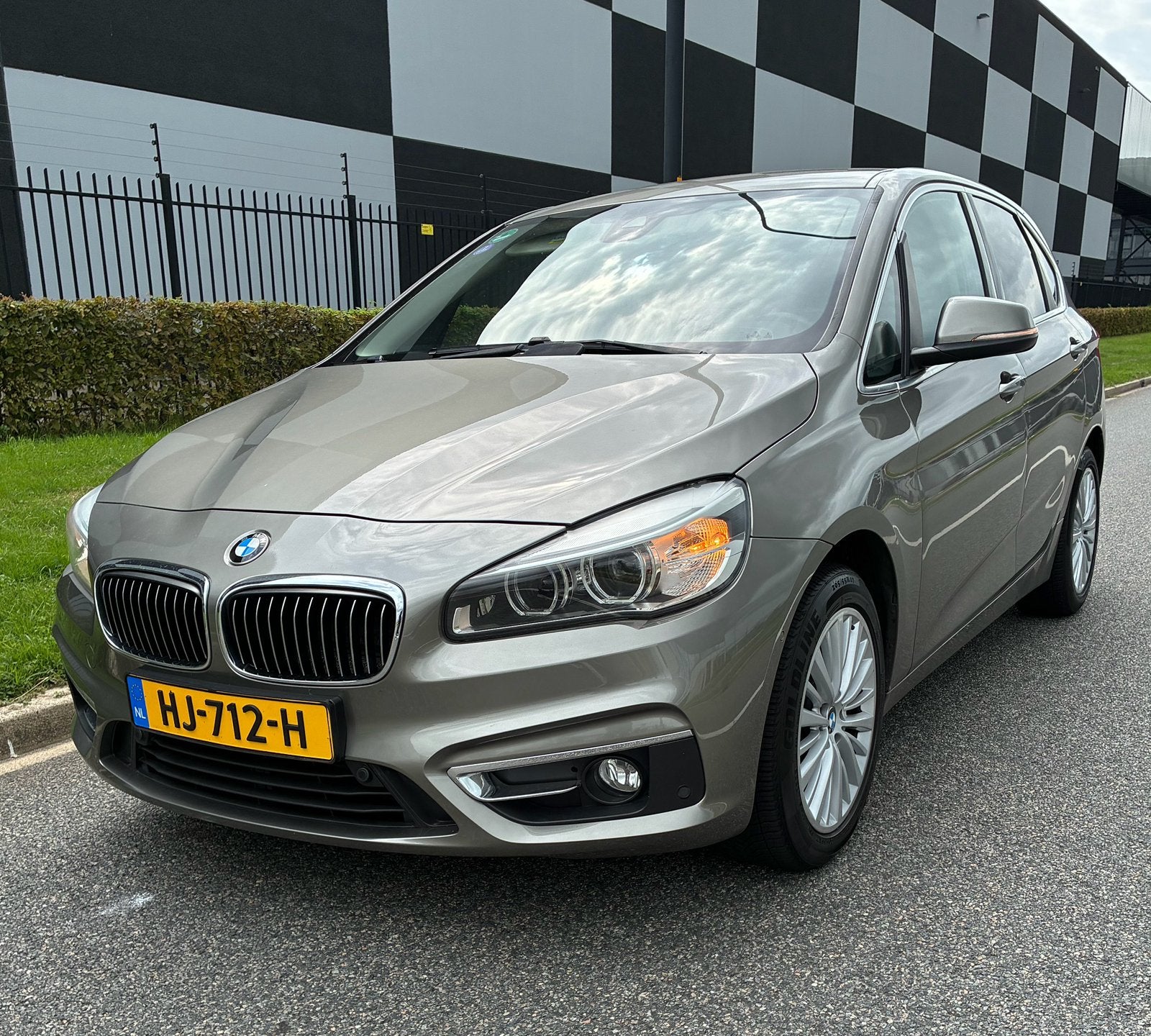 BMW 2-Serie Active Tourer 1.5 218I AUT 2015 Grijs, Auto's, 136 pk, Origineel Nederlands, Particulier, Zilver of Grijs