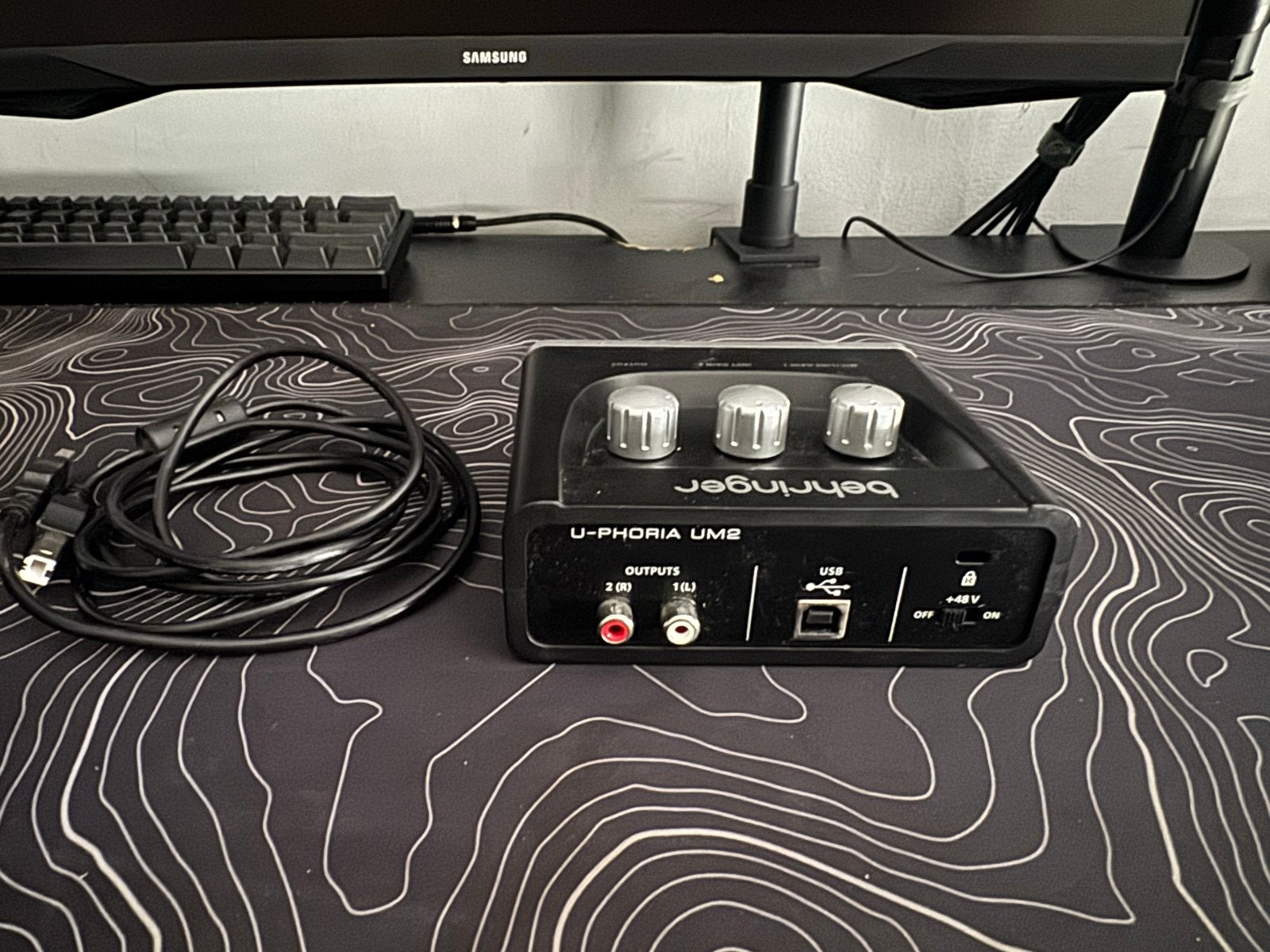 Behringer U-Phoria UM2 USB Audio Interface, Ophalen of Verzenden, Zo goed als nieuw, Minder dan 5 kanalen, Microfooningang