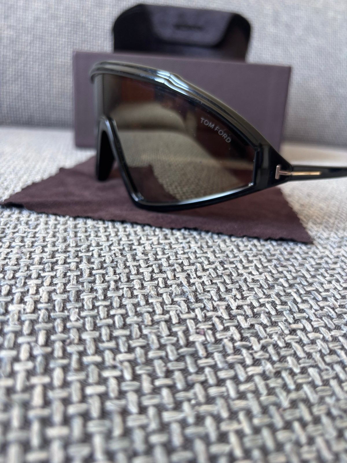 Tom Ford Zonnebril - Stijlvol en Zo Goed als Nieuw, Overige merken, Zonnebril, Zwart, Ophalen of Verzenden