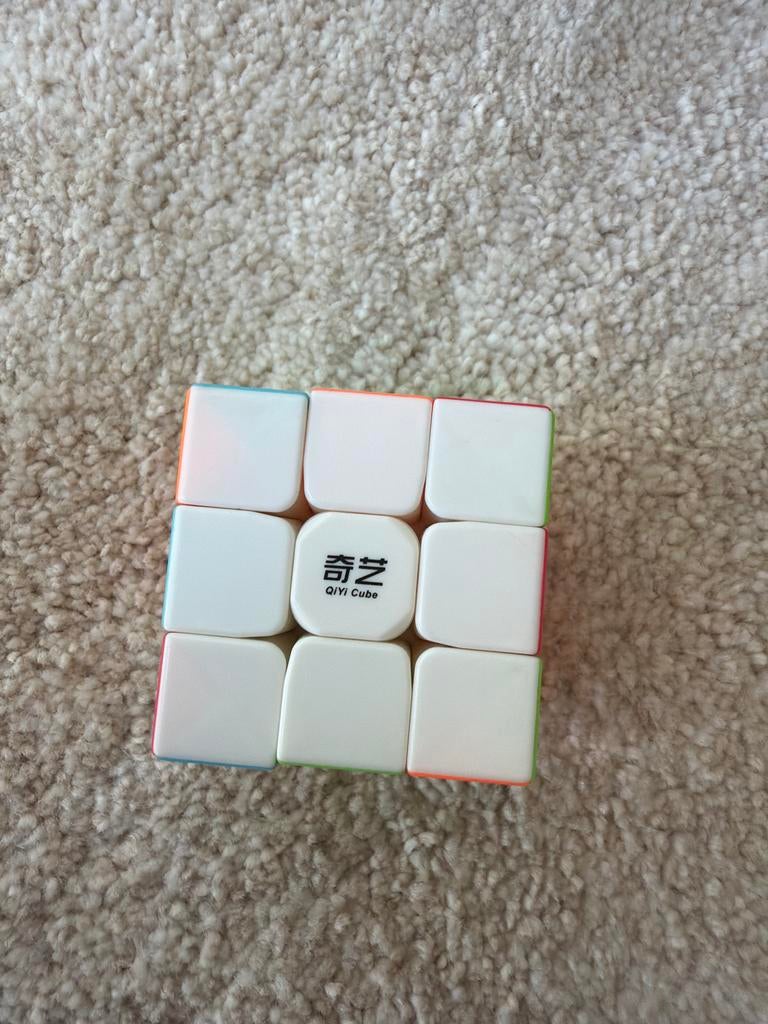 Qiyi Cube 3x3 Rubiks Cube - Zo goed als nieuw, Ophalen of Verzenden, Zo goed als nieuw