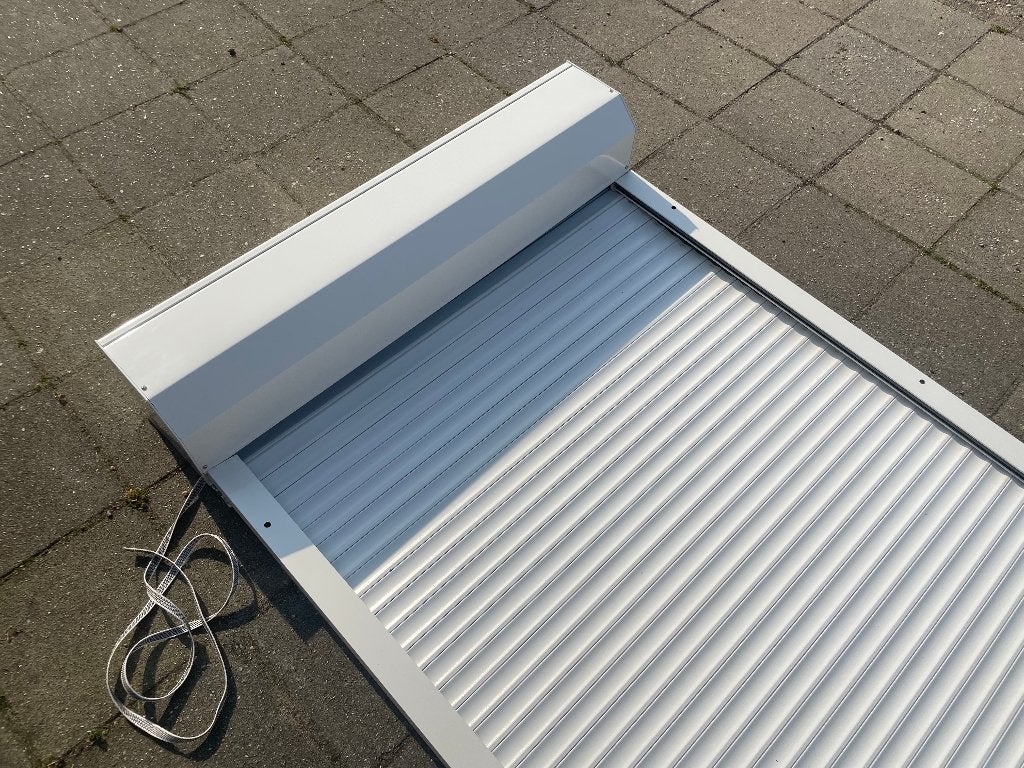 Wit rolluik 119 cm breed x 230,5 cm hoog (voor deur), Ophalen, Gebruikt, 100 tot 150 cm, 200 cm of meer