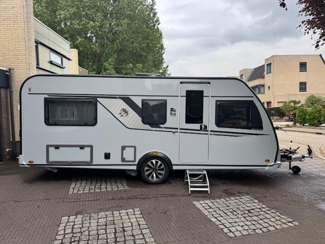 Knaus Südwind 540 UE Black Selection Mover Airco 2026, Caravans en Kamperen, Caravans, 2 aparte bedden, Schokbreker, Rondzit, 7 tot 8 meter