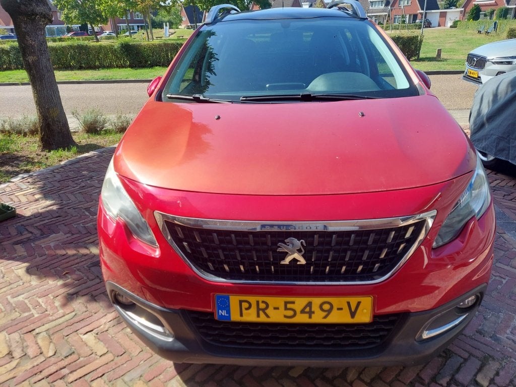 Peugeot 2008 1.2 PureT. Blue Lion  automaat  2017   38967 km, Stof, 1250 kg, 1199 cc, 610 kg