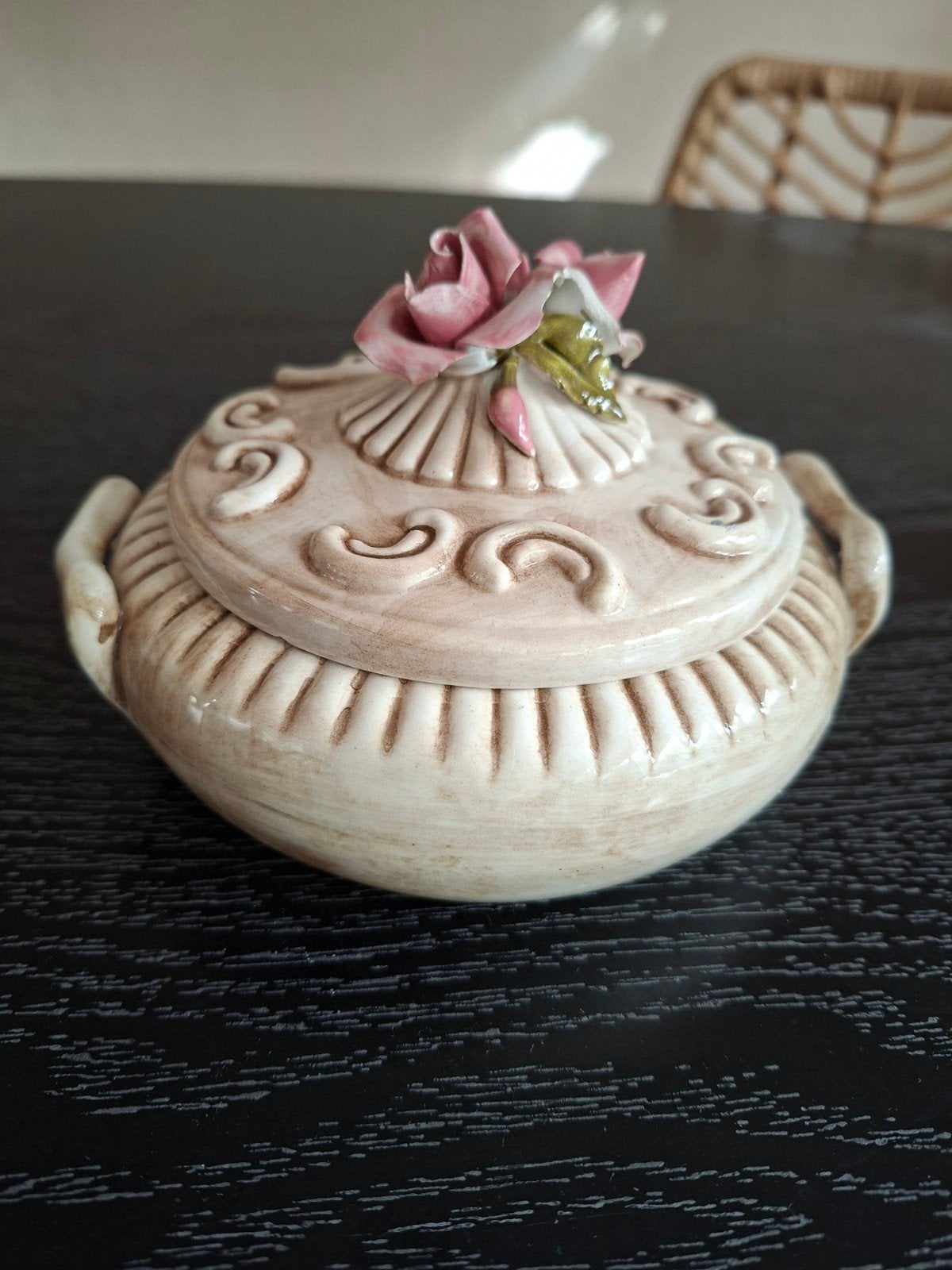Italiaanse keramieken bonbonnière of sierdoosje, Ophalen