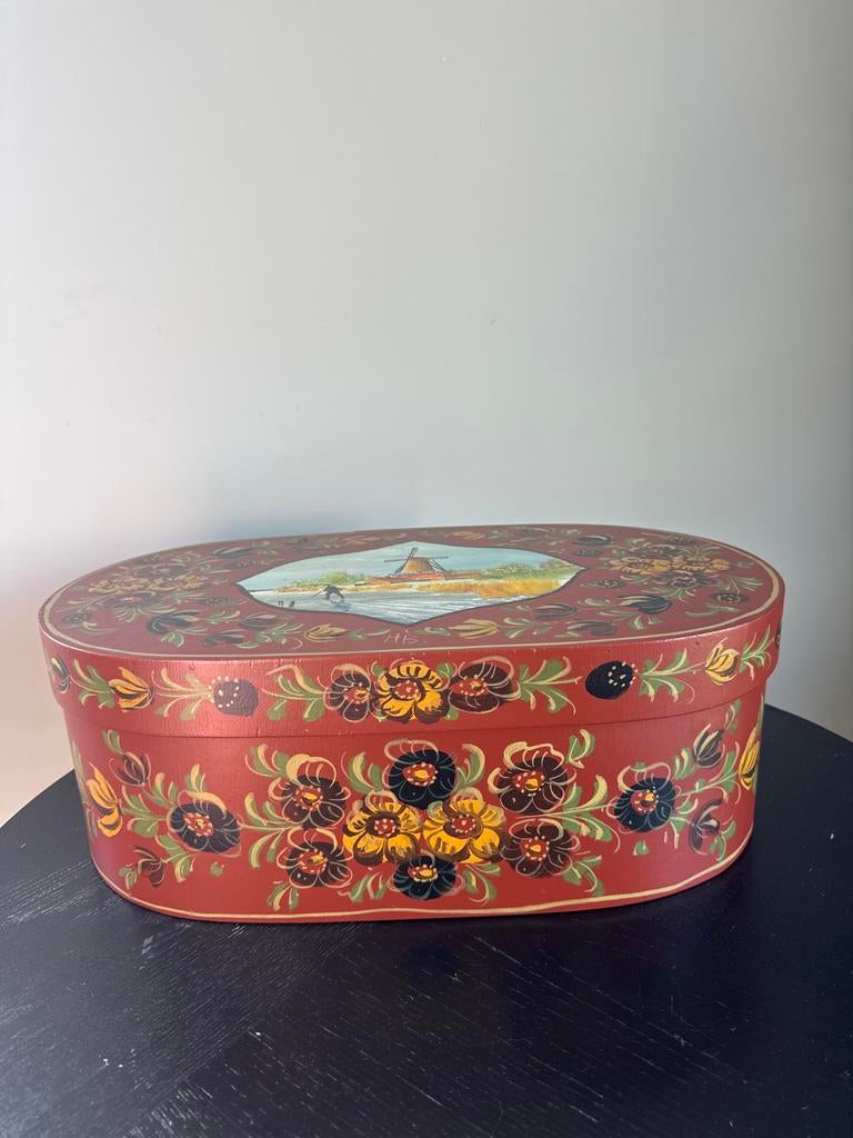 Handbeschilderde Hindeloopen doos met molen en bloemen, Ophalen of Verzenden